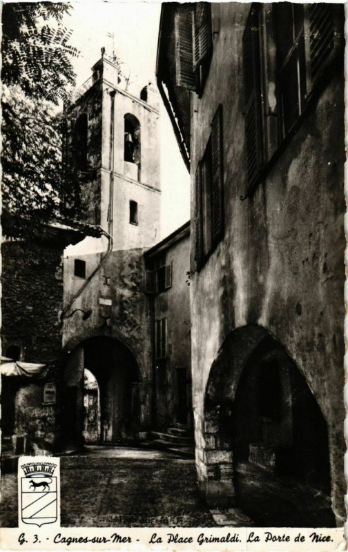 Carte postale ancienne Cagnes sur Mer- La Place Grimaldi, La Porte de Nice France à Nice