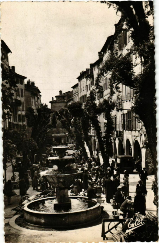 Carte postale ancienne Grasse- Place aux Aires,Vieille Fontaine,Marche aux fleurs France à Grasse