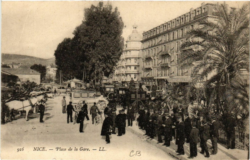 Carte postale ancienne Nice - Place de la Gare à Nice