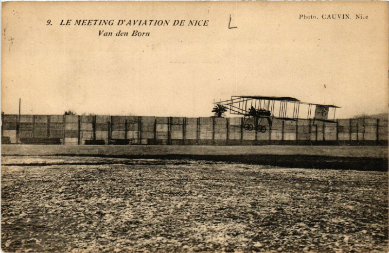 Carte postale ancienne Nice - Le Meeting d'Aviation de Nice - Van den Born à Nice