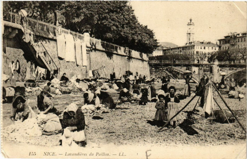Carte postale ancienne Nice - Lavandieres du Paillon à Nice