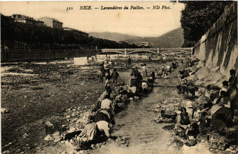 Carte postale ancienne Nice - Lavandieres du Paillon à Nice