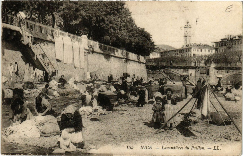 Carte postale ancienne Nice - Lavandieres du Paillon à Nice