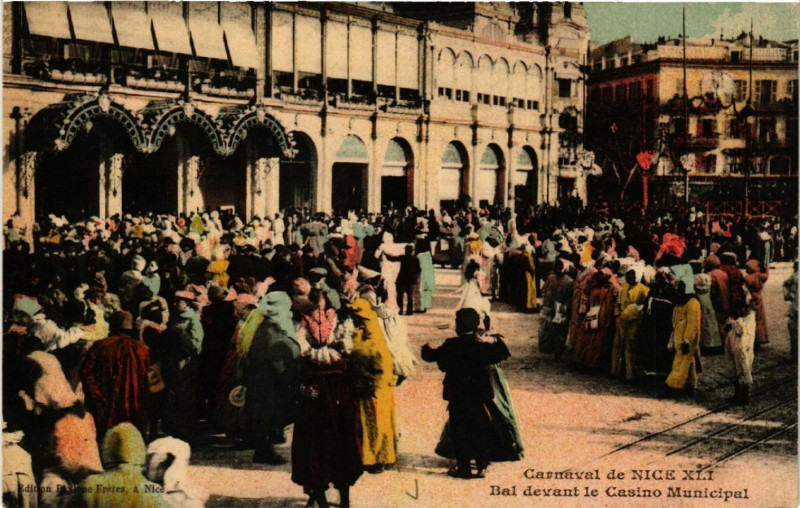Carte postale ancienne Nice - Carnaval de Nice Xli - Bal devant le Casino Municipal à Nice