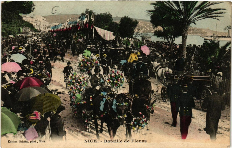 Carte postale ancienne Nice - Bataille de Fleurs à Nice