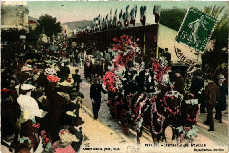 Carte postale ancienne Nice - Bataille de Fleurs à Nice