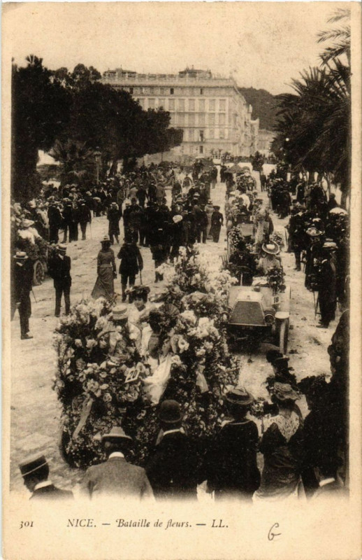 Carte postale ancienne Nice - Bataille de Fleurs à Nice