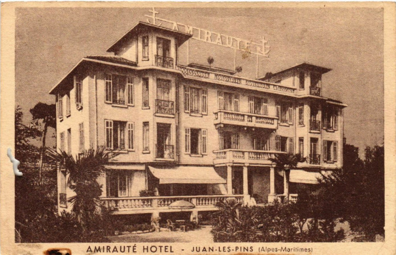 Carte postale ancienne Juan-les-Pins - Amirauté Hotel