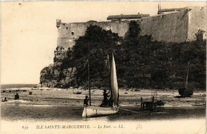 Carte postale ancienne Ile Sainte-Marguerite - Le Fort