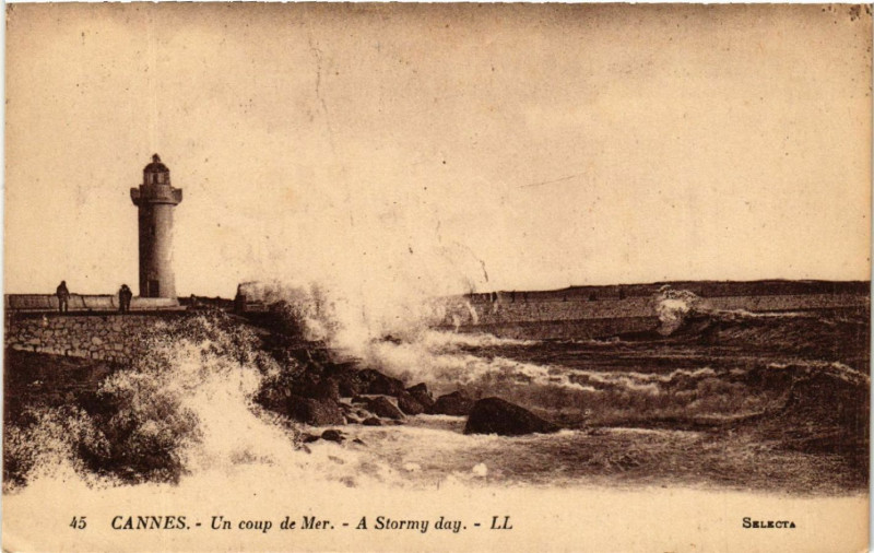 Carte postale ancienne Cannes - Un coup de Mer à Cannes