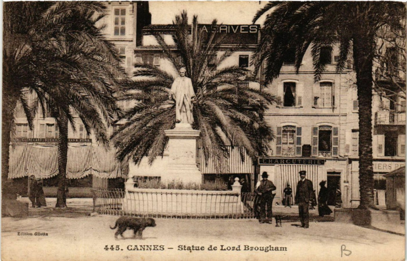 Carte postale ancienne Cannes - Statue de Lord Brougham à Cannes