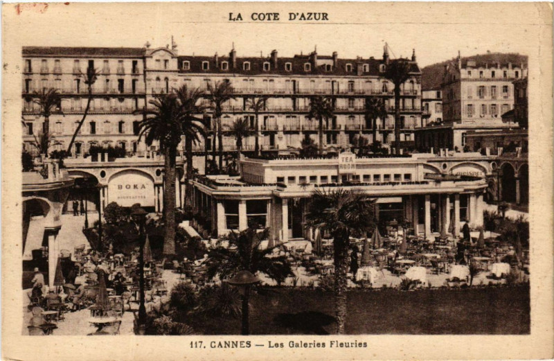 Carte postale ancienne Cannes - Les Galeries Fleuries à Cannes