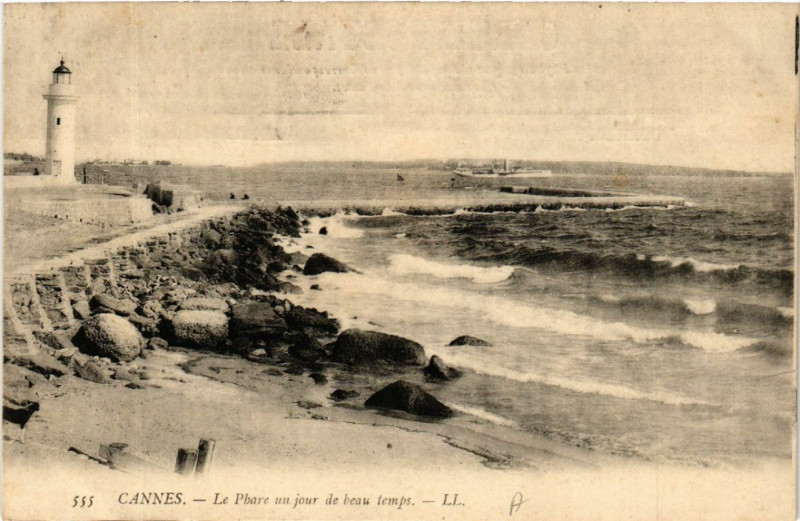 Carte postale ancienne Cannes - Le Phare un jour de beau temps à Cannes