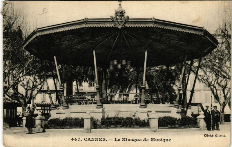 Carte postale ancienne Cannes - Le Kiosque de Musique à Cannes