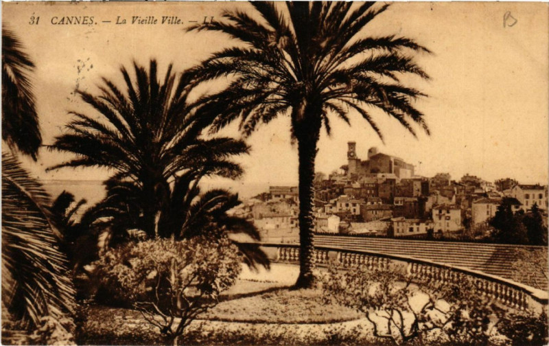 Carte postale ancienne Cannes - La Vieille Ville à Cannes