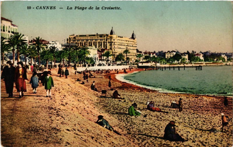 Carte postale ancienne Cannes - La Plage de la Croisette à Cannes