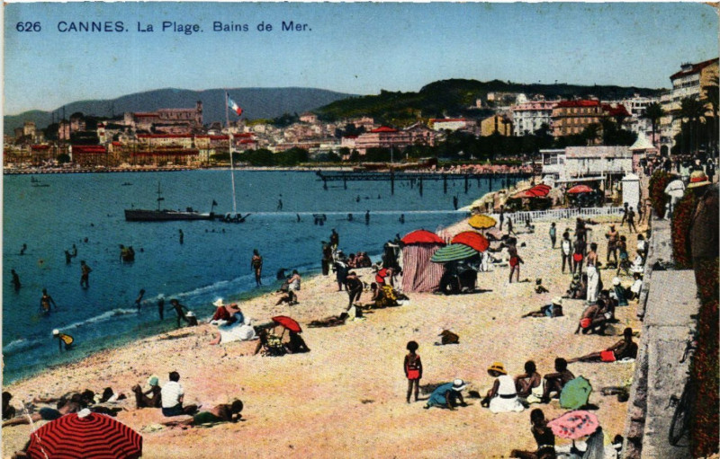 Carte postale ancienne Cannes - La Plage - Bains de Mer à Cannes
