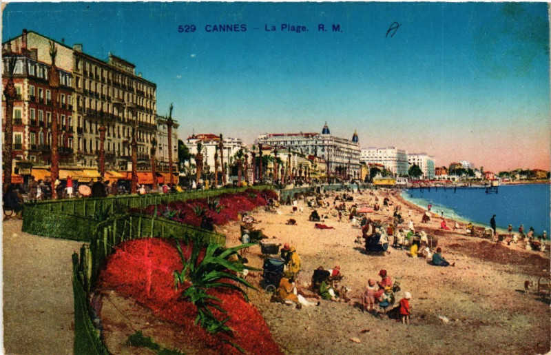 Carte postale ancienne Cannes - La Plage à Cannes