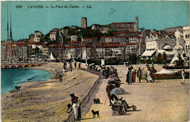 Carte postale ancienne Cannes - La Place du Casino à Cannes