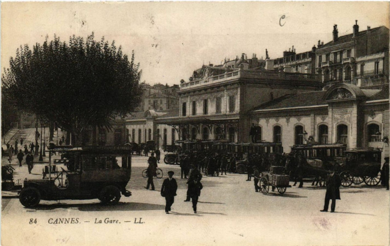 Carte postale ancienne Cannes - La Gare à Cannes
