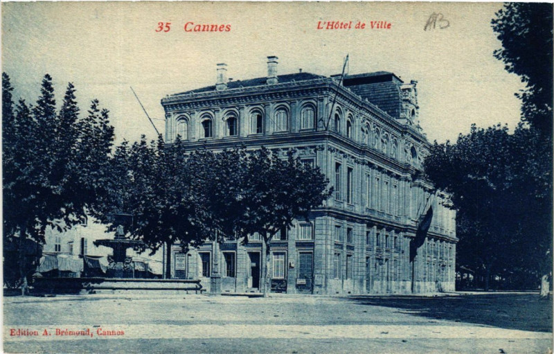 Carte postale ancienne Cannes - L'Hotel de Ville à Cannes