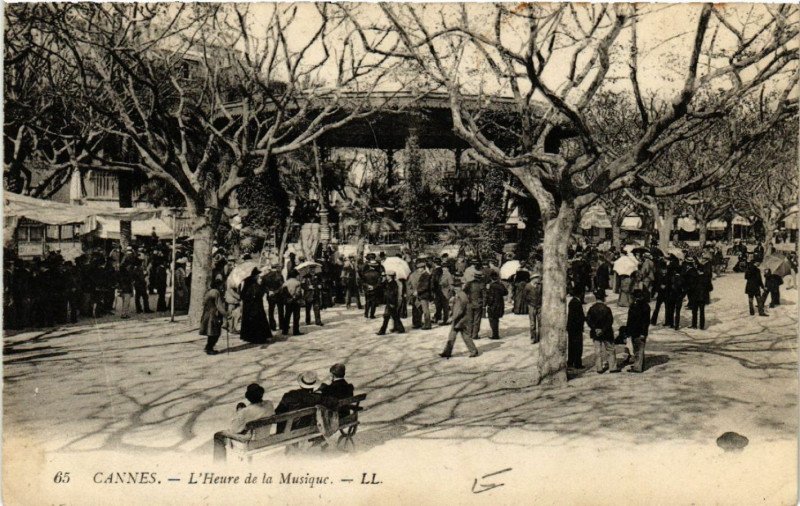 Carte postale ancienne Cannes - L'Heure de la Musique à Cannes