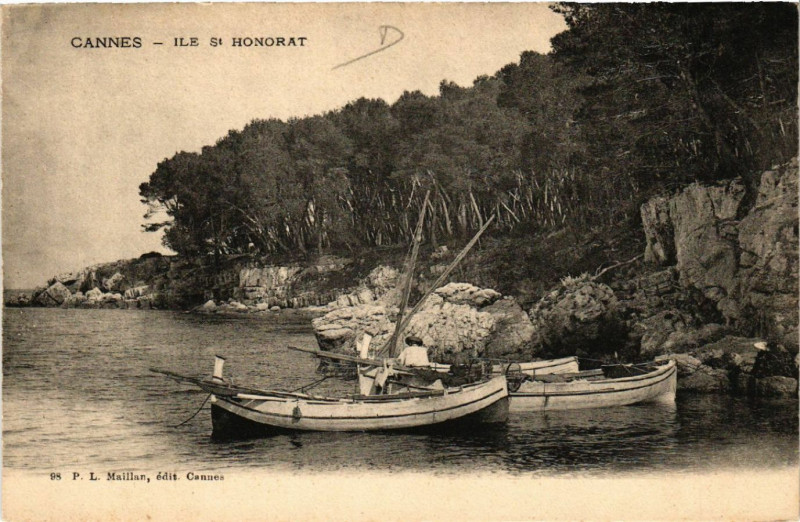 Carte postale ancienne Cannes - Ile St-Honorat - Scene à Cannes