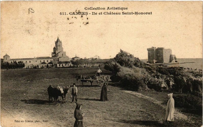Carte postale ancienne Cannes - Ile et Chateau St-Honorat à Cannes