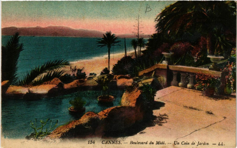 Carte postale ancienne Cannes - Boulevard du Midi - Un Coin de Jardin à Cannes
