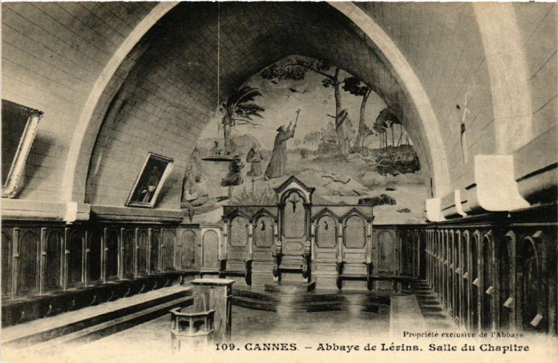 Carte postale ancienne Cannes - Abbaye de Lérins - Salle du Chapitre à Cannes