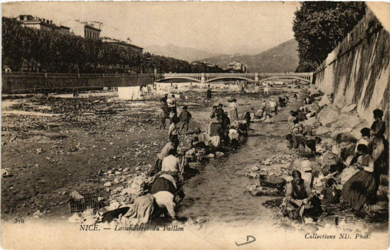 Carte postale ancienne Nice - Lavandieres du Paillon à Nice