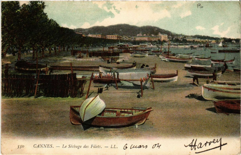 Carte postale ancienne Cannes - Le Séchage des Filets à Cannes