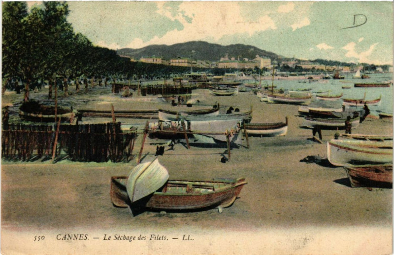 Carte postale ancienne Cannes - Le Séchage des Filets à Cannes