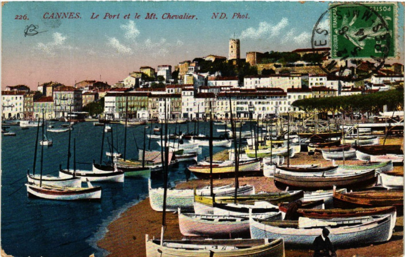 Carte postale ancienne Cannes - Le Port et le Mt. Chevalier à Cannes