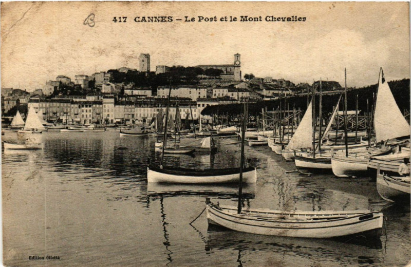 Carte postale ancienne Cannes - Le Port et le Mont Chevalier à Cannes