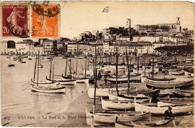 Carte postale ancienne Cannes - Le Port et le Mont Chevalier à Cannes