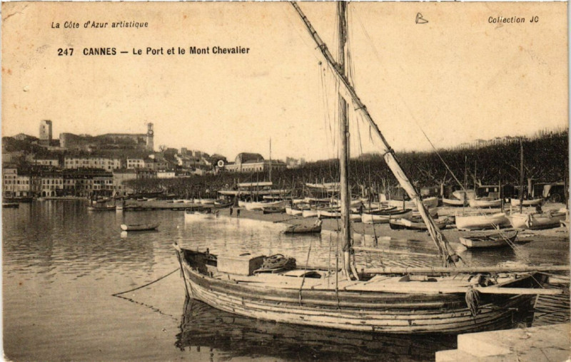 Carte postale ancienne Cannes - Le Port et le Mont Chevalier à Cannes