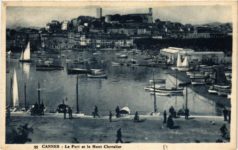 Carte postale ancienne Cannes - Le Port et le Mont Chevalier à Cannes
