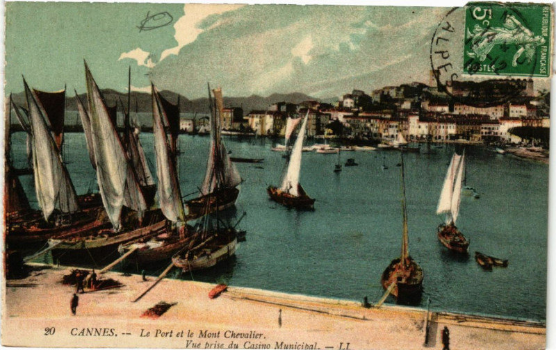 Carte postale ancienne Cannes - Le Port et le Mont Chevalier à Cannes