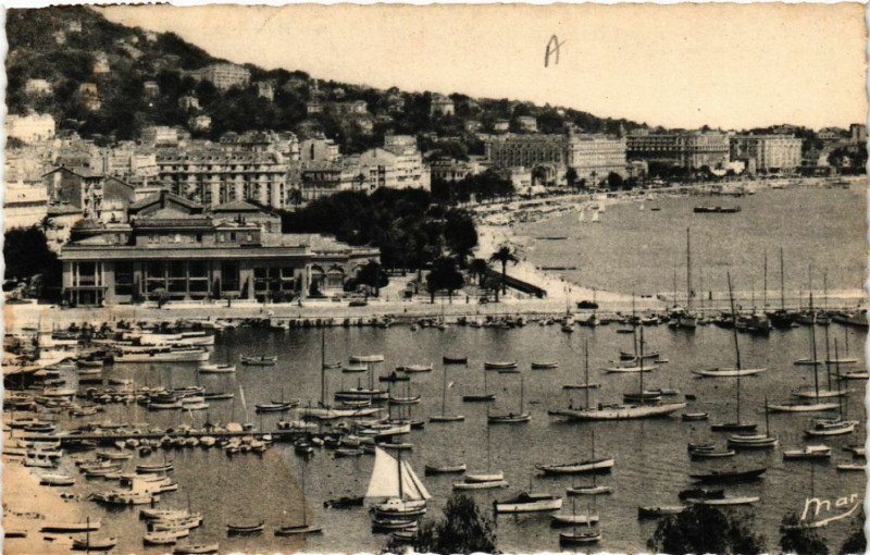Carte postale ancienne Cannes - Le Port et la Croisette à Cannes