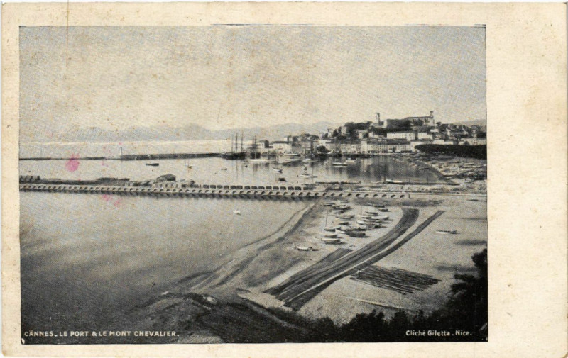 Carte postale ancienne Cannes - Le Port & Le Mont Chevalier à Cannes