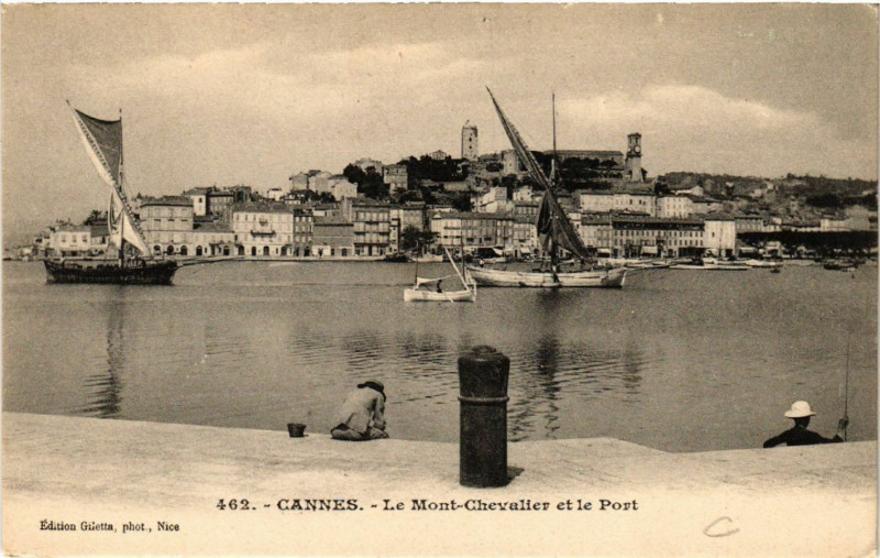 Carte postale ancienne Cannes - Le Mont-Chevalier et le Port à Cannes