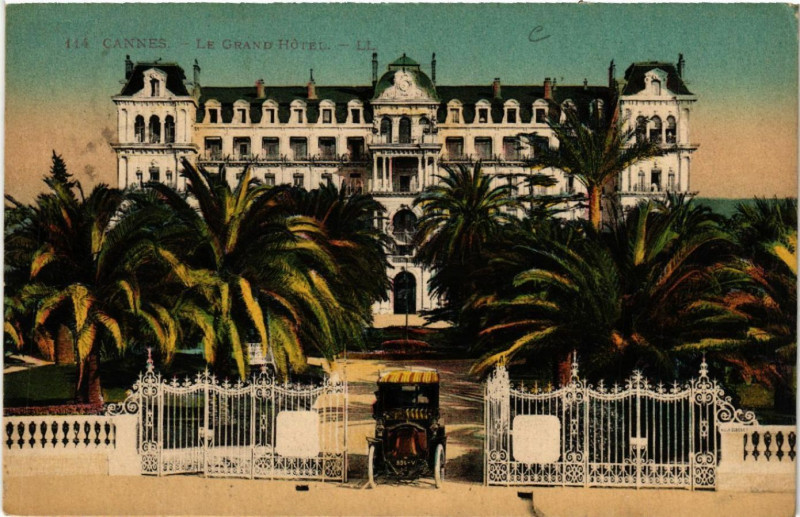 Carte postale ancienne Cannes - Le Grand Hotel à Cannes