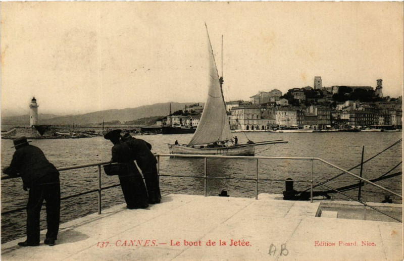 Carte postale ancienne Cannes - Le Bout de la Jetée à Cannes