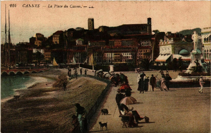 Carte postale ancienne Cannes - La Place du Casino à Cannes