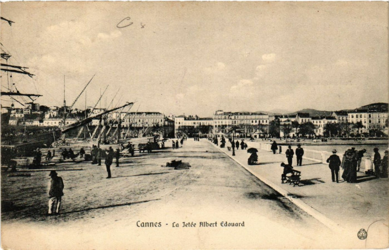 Carte postale ancienne Cannes - La Jetée Albert Edouard à Cannes