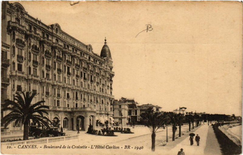 Carte postale ancienne Cannes - Boulevard de la Croisette - L'Hotel Carlton à Cannes