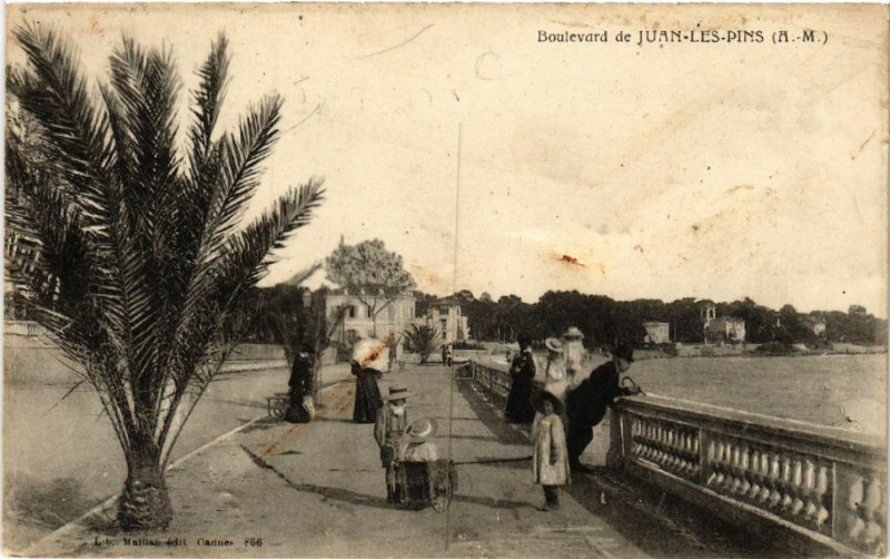 Carte postale ancienne Boulevard de Juan-les-Pins