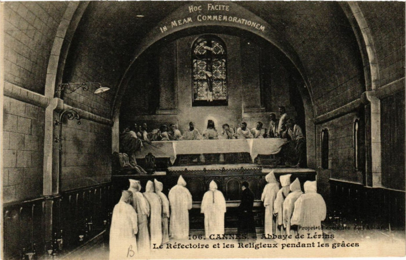 Carte postale ancienne Cannes - Abbaye de Lérins - Le Réfectoire et les Religieux .. à Cannes
