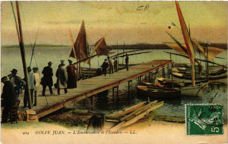 Carte postale ancienne Golfe-Juan - L'Embarcadére et l'Escadre